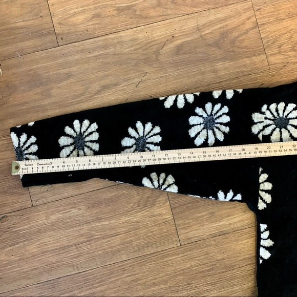 SUPPLY & DEMAND Soft, Plush, Cozy Jacket. Long sleeve. Black Floral Size L - Picture 6 of 12